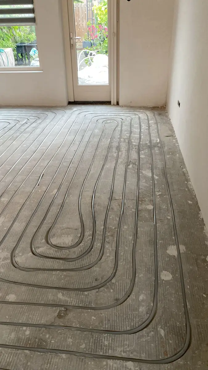 Vloerverwarming op bestaande vloer in woonkamer